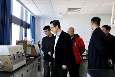 聚力產(chǎn)學(xué)研合作 點燃發(fā)展新引擎--龍山街道組織食品企業(yè)走進(jìn)齊魯工業(yè)大學(xué)開展產(chǎn)學(xué)研合作及觀摩研討活動