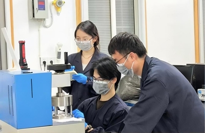 攻克世界難題，中國自主研發出無氟沖鋒衣面料